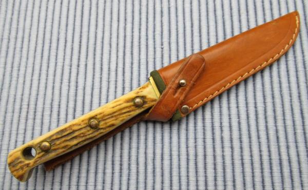 PUMA Buddy 11071 with sheath, box and paperwork. ..................(4) PUMA Buddy 11071 with sheath, box and paperwork. ..................(4)