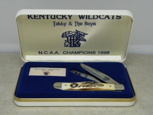 Case XX USA 1998 NCAA Champs Kentucky Wildcats Tubby & The Boys Stag 5254 SS Trapper Knife in Box Case XX USA 1998 NCAA Champs Kentucky Wildcats Tubby & The Boys Stag 5254 SS Trapper Knife in Box