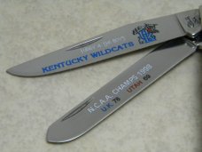Case XX USA 1998 NCAA Champs Kentucky Wildcats Tubby & The Boys Stag 5254 SS Trapper Knife in Box Case XX USA 1998 NCAA Champs Kentucky Wildcats Tubby & The Boys Stag 5254 SS Trapper Knife in Box