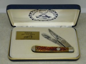 Sargent USA (Queen City) Jigged Brown Bone Trapper 1992 NKCA 1992 Club Knife