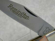 Remington USA 1990 Delrin R1306 Bullet Tracker Lockback Knife in Box