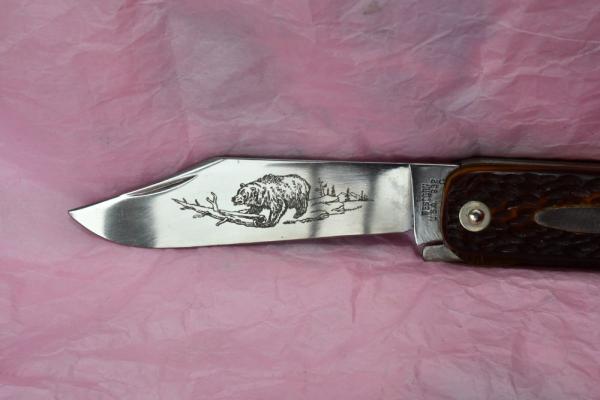 Western 932C Blade Lock-back and Saw Look at this Beast Bear etching.