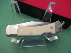 Schrade Scrimshaw Tiny Folding Hunter Model SC-511 Schrade Scrimshaw Tiny Folding Hunter Model SC-511