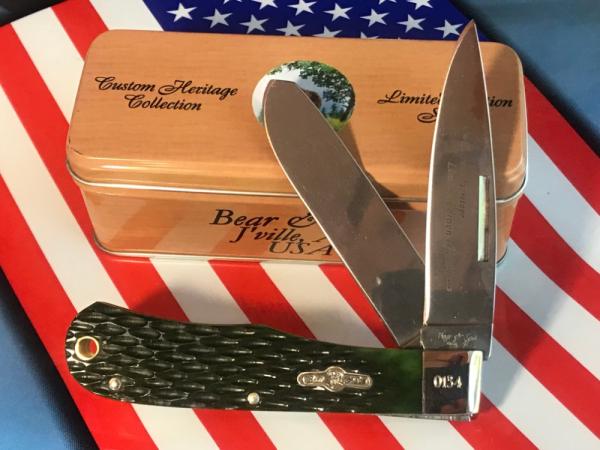 Bear & Son Custom Heritage 2 Blade Mountain Man Knife w/ Green Jigged Bone Handles -NOS in Orig Tin Bear & Son Custom Heritage 2 Blade Mountain Man Knife w/ Green Jigged Bone Handles -NOS in Orig Tin