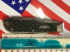 Bear & Son Custom Heritage 2 Blade Mountain Man Knife w/ Green Jigged Bone Handles -NOS in Orig Tin Bear & Son Custom Heritage 2 Blade Mountain Man Knife w/ Green Jigged Bone Handles -NOS in Orig Tin