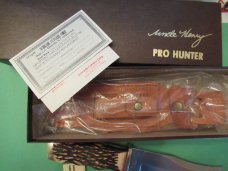 Schrade Uncle Henry Pro Hunter Model # 171UH Schrade Uncle Henry Pro Hunter Model # 171UH