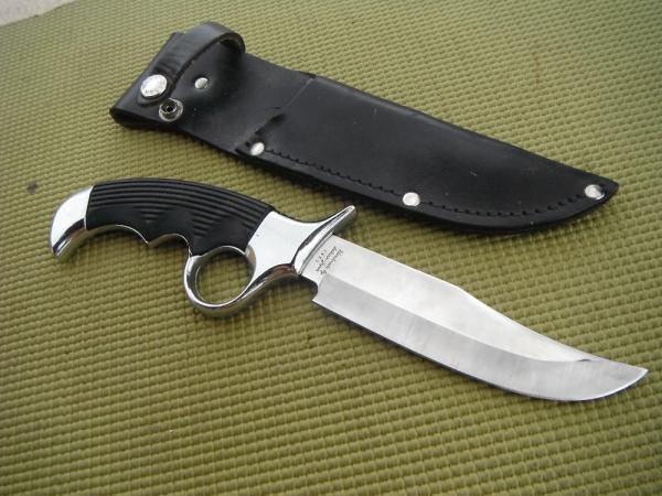 Saburo - Japan fixed blade fighting knife with finger guard handmade by saburo japan #1602 Saburo - Japan fixed blade fighting knife with finger guard handmade by saburo japan #1602