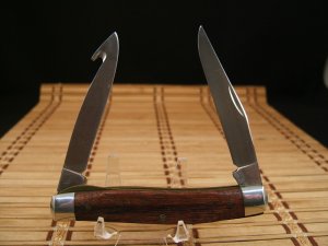 SCHRADE+ USA LIMITED EDITION GUT HOOK MUSKRAT DOUBLE BLADE POCKET KNIFE, VERY RARE IN MINT CONDITION