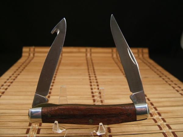 SCHRADE+ USA LIMITED EDITION GUT HOOK MUSKRAT DOUBLE BLADE POCKET KNIFE, VERY RARE IN MINT CONDITION SCHRADE+ USA LIMITED EDITION GUT HOOK MUSKRAT DOUBLE BLADE POCKET KNIFE, VERY RARE IN MINT CONDITION