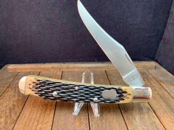 A.G. Russell Granddads Lockback Amber Jigged Bone 154 CM Blade A.G. Russell Granddads Lockback Amber Jigged Bone 154 CM Blade