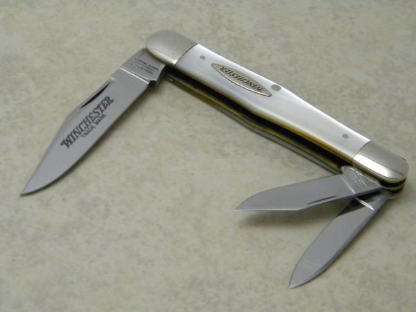 Winchester Trademark USA 1997 Pearl 3871 Swell Center Whittler Knife Winchester Trademark USA 1997 Pearl 3871 Swell Center Whittler Knife