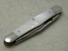 Winchester Trademark USA 1997 Pearl 3871 Swell Center Whittler Knife Winchester Trademark USA 1997 Pearl 3871 Swell Center Whittler Knife