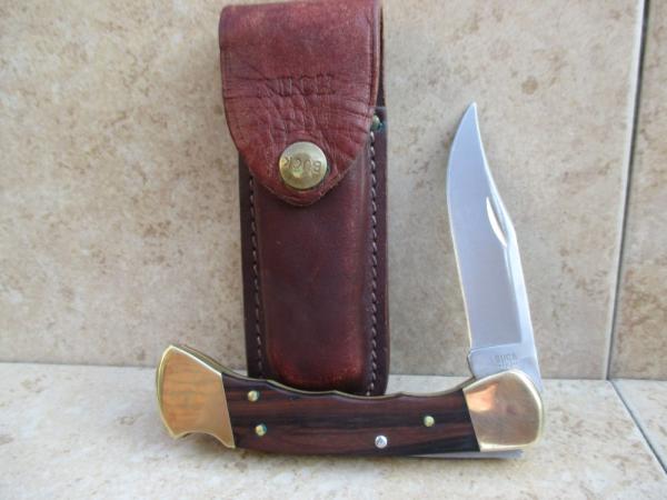 Buck 110 Finger Groove Lockback Hunter Buck 110 Finger Groove Lockback Hunter