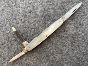 SWORD BRAND PEARL WHITTLER KNIFE