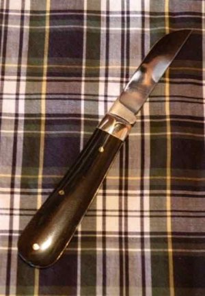 A Wright & Son Sheffield, England Tackler Utility Knife w/Buffalo Horn Scales and Curved Blade