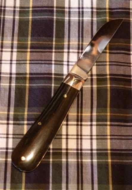 A Wright & Son Sheffield, England Tackler Utility Knife w/Buffalo Horn Scales and Curved Blade A Wright & Son Sheffield, England Tackler Utility Knife w/Buffalo Horn Scales and Curved Blade