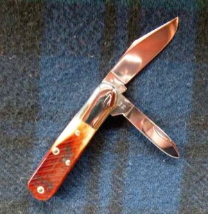 Queen Cutlery 2-Blade Barlow Knife with Amber Saw Cut Bone Scales and Clip Point/Pen Blades