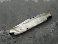 Schatt & Morgan, Keystone Series XI, Pearl Small Trapper #052151 Schatt & Morgan, Keystone Series XI, Pearl Small Trapper #052151
