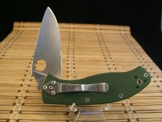 SPYDERCO 8 CR 13 MOV TENACIOUS GREEN LARGE LINER LOCK NEW IN BOX WITH PAPERS BELT CLIP CARRY KNIFE SPYDERCO 8 CR 13 MOV TENACIOUS GREEN LARGE LINER LOCK NEW IN BOX WITH PAPERS BELT CLIP CARRY KNIFE