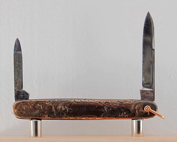 Vom Cleff & Company 2-Blade 2 13/16" Long Pen Knife In Very Good Condition With Metal Covers (969) Vom Cleff & Company 2-Blade 2 13/16" Long Pen Knife In Very Good Condition With Metal Covers (969)