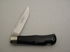 Schatt & Morgan, Keystone Series XII, Lockback Hunter – Cape Water Buffalo horn, #14113L: 2002 Schatt & Morgan, Keystone Series XII, Lockback Hunter – Cape Water Buffalo horn, #14113L: 2002