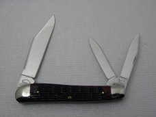 Schatt & Morgan, Keystone Series XVII Timeworn Red Jigged Bone Dogleg Whittler #043154: 2007 Schatt & Morgan, Keystone Series XVII Timeworn Red Jigged Bone Dogleg Whittler #043154: 2007