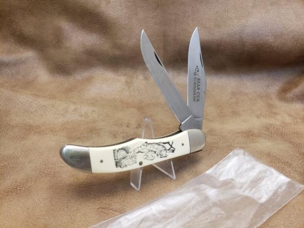 Vintage Parker scrimshaw fplding hunter "bear cubs " Vintage Parker scrimshaw fplding hunter "bear cubs "