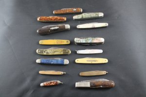 large group pocketknives