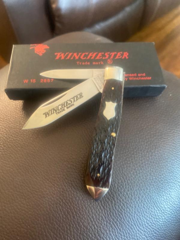 1987 Winchester 2857 Black Handles with Nickel Silver Bolsters And two Very Cool Blades new in Box 1987 Winchester 2857 Black Handles with Nickel Silver Bolsters And two Very Cool Blades new in Box