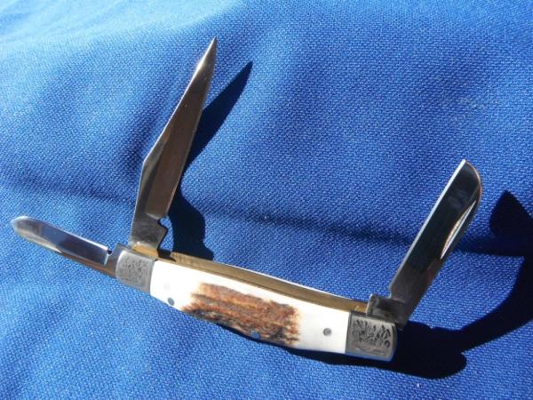 NOS/NIB Discontinue Gerber 22-01035 3-Blade Stag Stockman Fine Edge Lock-Back Pocket Knife with box. NOS/NIB Discontinue Gerber 22-01035 3-Blade Stag Stockman Fine Edge Lock-Back Pocket Knife with box.