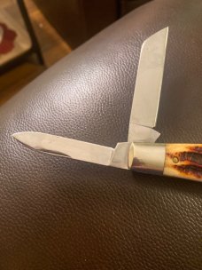 New Queen #32 Large Congress Red Stag With Nickel Silver Bolster & 4 Blades Pocket Knife New In Biox New Queen #32 Large Congress Red Stag With Nickel Silver Bolster & 4 Blades Pocket Knife New In Biox