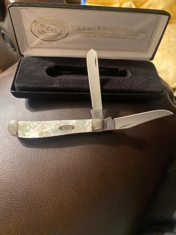 New Case XX USA 9207 SS Gorgeous Handles With Scrolled Bolsters & Two Stainless Steel Blades NIB New Case XX USA 9207 SS Gorgeous Handles With Scrolled Bolsters & Two Stainless Steel Blades NIB