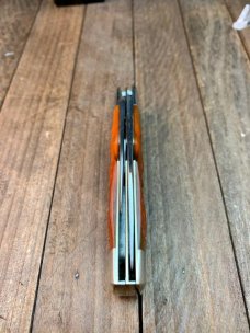 Robeson By Queen 2 Blade Gunstock Autumn Gold Jigged Bone Robeson By Queen 2 Blade Gunstock Autumn Gold Jigged Bone