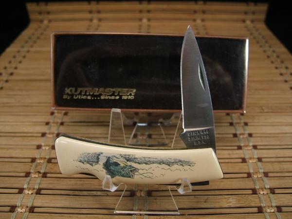 KUTMASTER BY UNICA N.Y. U.S.A. VINTAGE LOCKBACK BEAUTIFUL BONE SCRIMSHAW FIGHTING BASS POCKET KNIFE