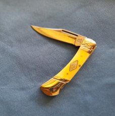 Rough Ryder Classic Carbon Yellow Handle Muskrat RR1738 Rough Ryder Classic Carbon Yellow Handle Muskrat RR1738