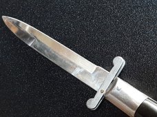 8 3/4" vintage rizzuto estilleto milano. 8 3/4" vintage rizzuto estilleto milano.
