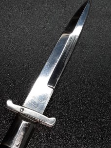 8 3/4" vintage rizzuto estilleto milano. 8 3/4" vintage rizzuto estilleto milano.