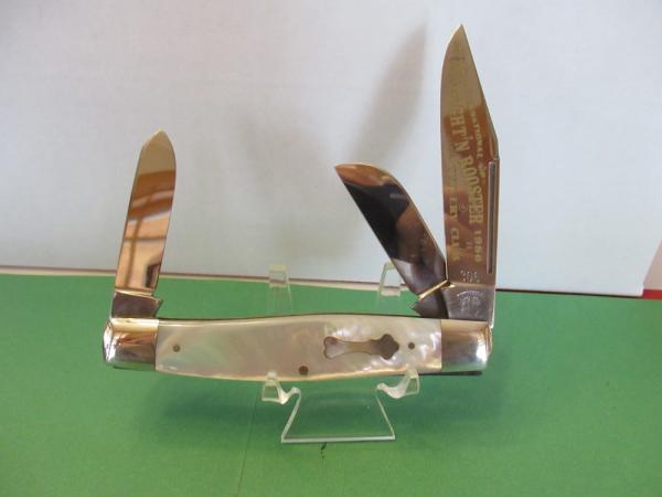 Fight'N Rooster Large Pearl Handle  Stockman 
