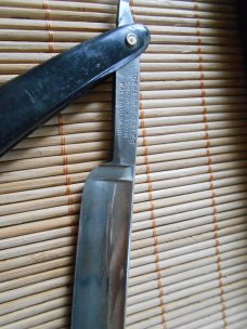 Vintage "New  Charmer) Dealers Sales Corp Straight Razor