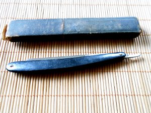 Vintage "New  Charmer) Dealers Sales Corp Straight Razor