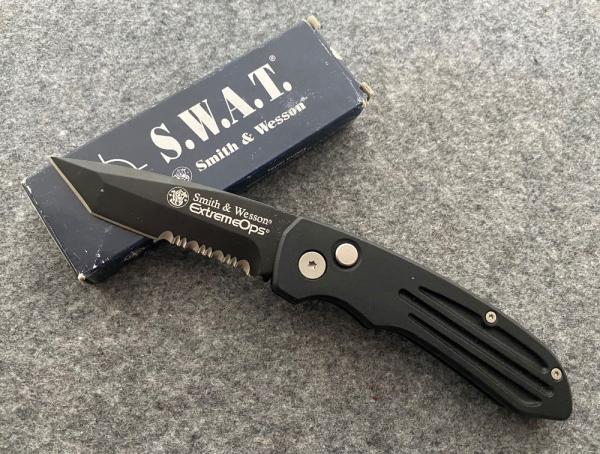 SMITH and WESSON Tanto Blade Auto NIB