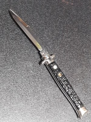 Vintage Shur Snap Bowtie Fishtail switchblade. 