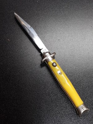 Vintage Shur Snap Bowtie Fishtail switchblade. 