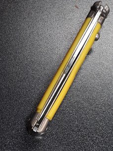 Vintage Shur Snap Bowtie Fishtail switchblade. Vintage Shur Snap Bowtie Fishtail switchblade.