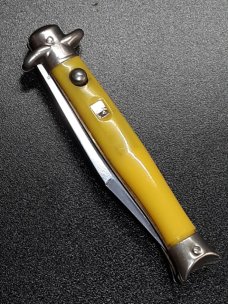Vintage Shur Snap Bowtie Fishtail switchblade. Vintage Shur Snap Bowtie Fishtail switchblade.