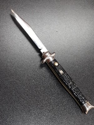 Vintage Shur Snap Bowtie Fishtail switchblade. 