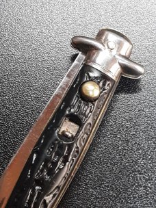 Vintage Shur Snap Bowtie Fishtail switchblade. Vintage Shur Snap Bowtie Fishtail switchblade.