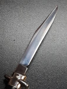 Vintage Shur Snap Bowtie Fishtail switchblade. Vintage Shur Snap Bowtie Fishtail switchblade.