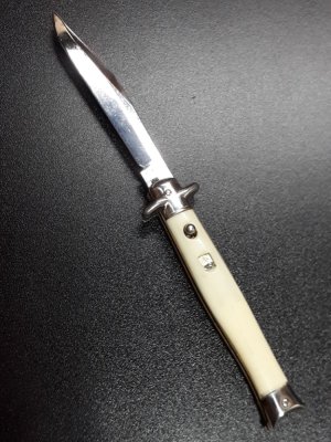 Vintage Shur Snap Bowtie Fishtail switchblade. 