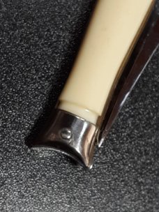 Vintage Shur Snap Bowtie Fishtail switchblade. Vintage Shur Snap Bowtie Fishtail switchblade.